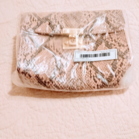 2/$25🌸Small Fashion Crossbody bag - Picture 7 of 11